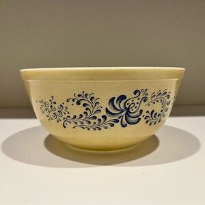 Vintage Pyrex Homestead Mixing Bowl